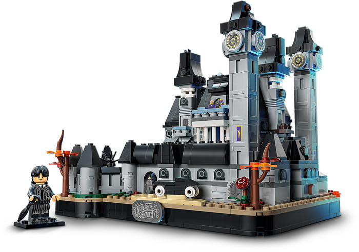 LEGO Wednesday Nevermore Academy 76788 detail