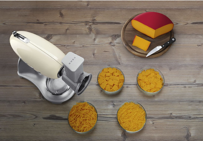 SMEG SMSG01 Vegetable Slicer and Grater product in use