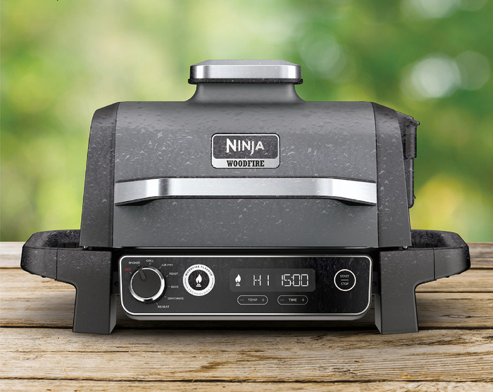 Ninja Woodfire Outdoor Grill OG701EU + Ninja Woodfire Stand front
