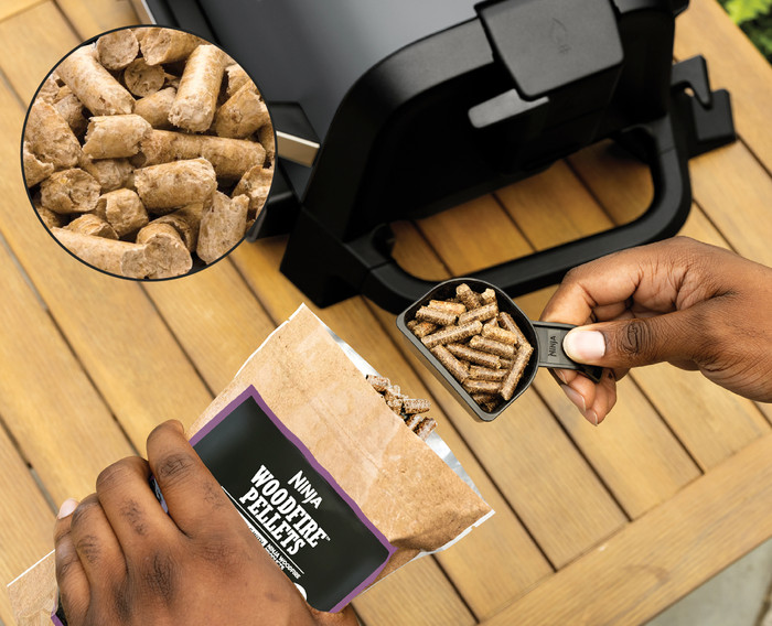 Ninja Woodfire Outdoor Grill OG701EU + Ninja Woodfire Stand product in use