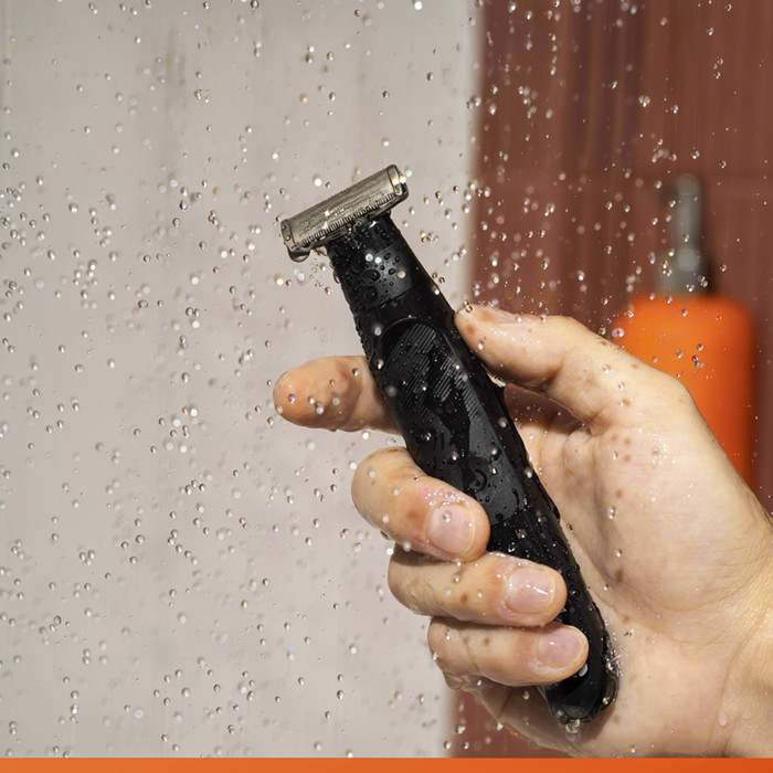 Gillette Fusion One Hybrid product in use