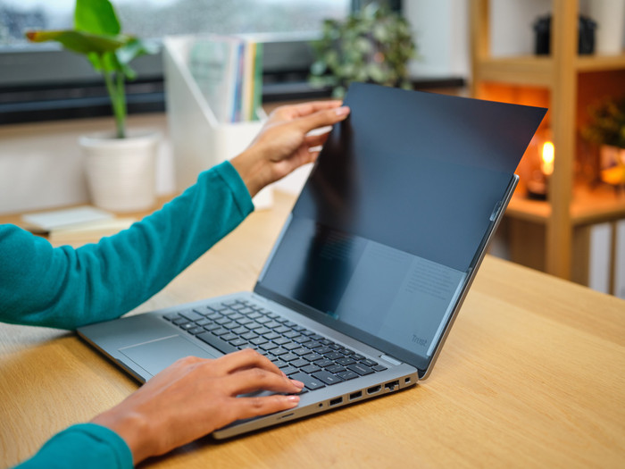 Trust Primo Privacy Filter for 14-inch Laptops product in use