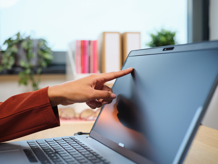 Trust Primo Privacy Filter for 15.6-inch Laptops product in use