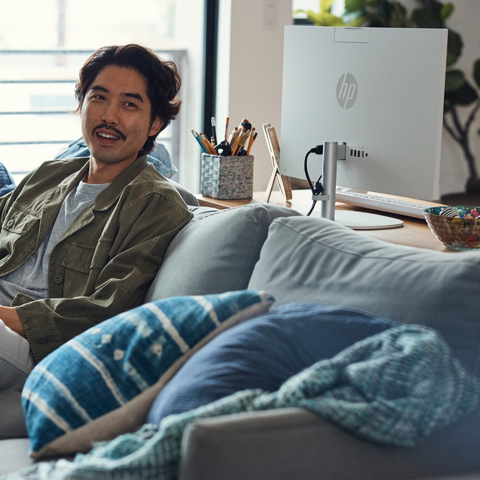 HP All-in-One 24-cr0000ng - 23,8" - Intel Core i5 - 8GB RAM/512GB SSD produkt in gebrauch