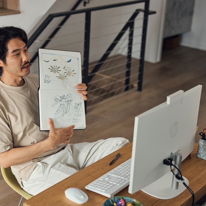 HP All-in-One 24-cr0000ng - 23,8" - Intel Core i5 - 8GB RAM/512GB SSD produkt in gebrauch