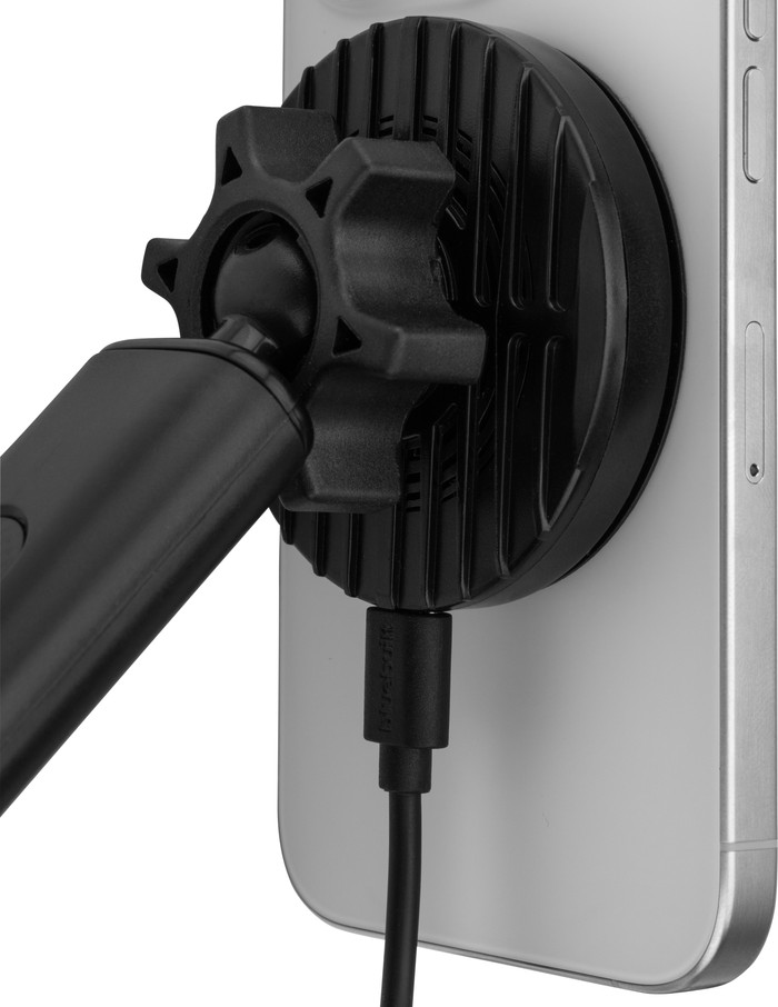 BlueBuilt Phone Mount Car Dashboard/Windshield/Air Vent with MagSafe Wireless Charging back