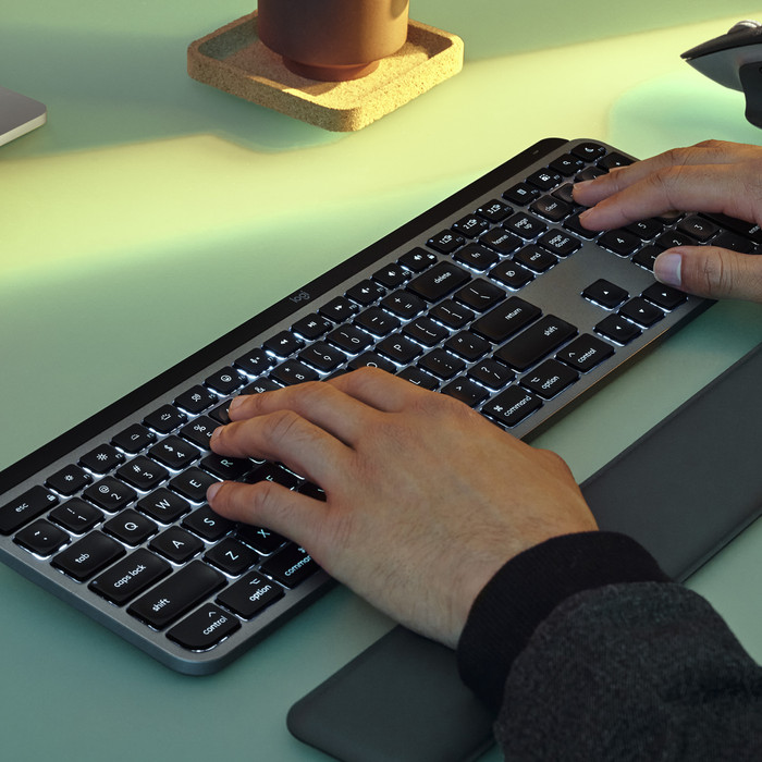Logitech MX Keys S Combo for Mac Qwertz produkt in gebrauch