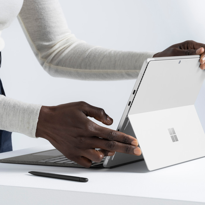 Microsoft Surface Pro 13 inches Type Cover with Slim Pen Black QWERTZ visual supplier