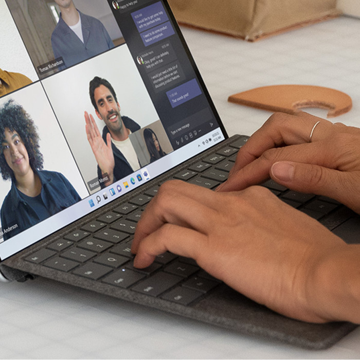 Microsoft Surface Pro 13 inches Type Cover with Slim Pen Black QWERTZ visual supplier