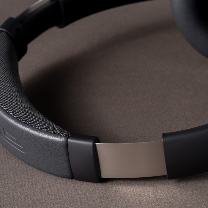 JBuds Lux ANC Grau produkt in gebrauch