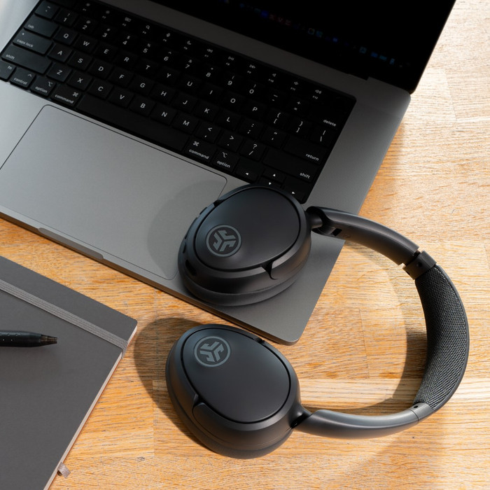 JBuds Lux ANC Grau produkt in gebrauch