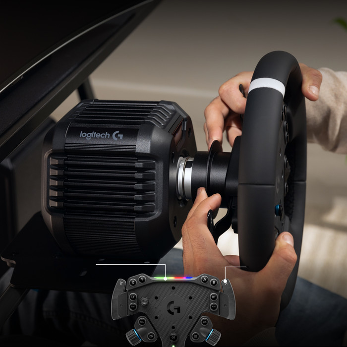 Logitech G RS50 System + Track Wheel - PlayStation und PC produkt in gebrauch