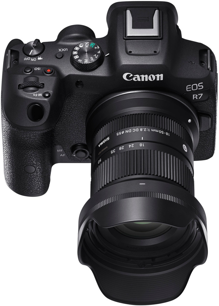 Sigma 18-50mm f/2.8 DC DN Contemporary Canon RF Mount produkt in gebrauch