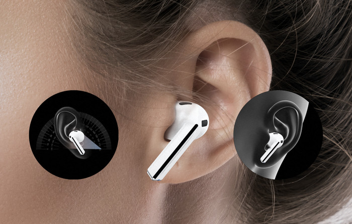 Samsung Galaxy Buds3 White product in use