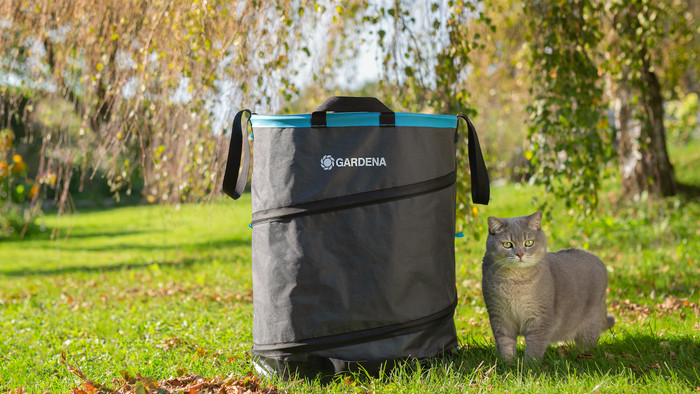 GARDENA Garden Trash Bag Pop-Up Size M product in use