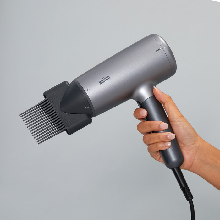 Braun HD4.3 Super Iontec BRHD435E and Braun Air Styler BRAS430 product in use