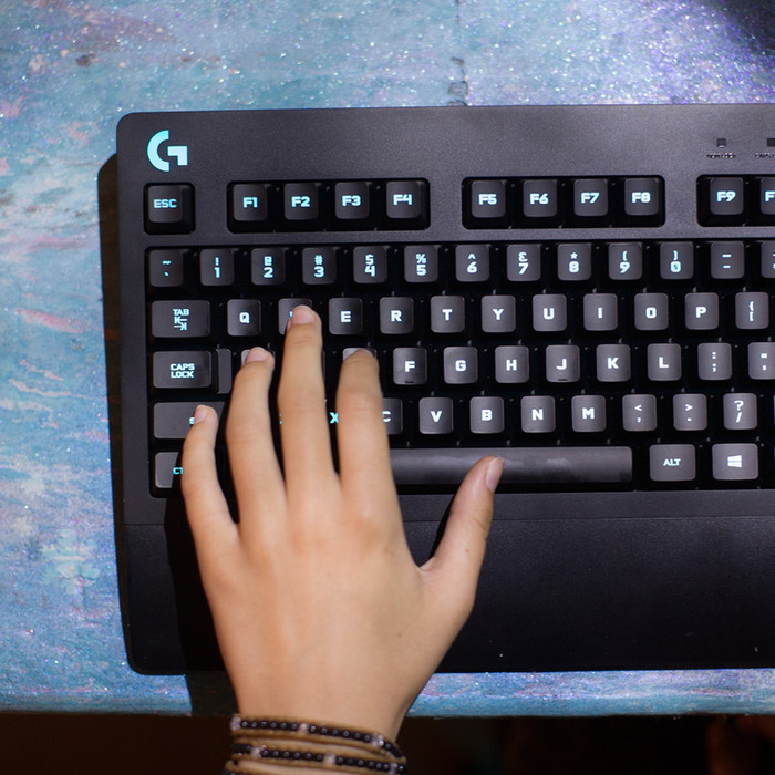 Logitech G213 Prodigy Gaming-Tastatur Qwertz produkt in gebrauch