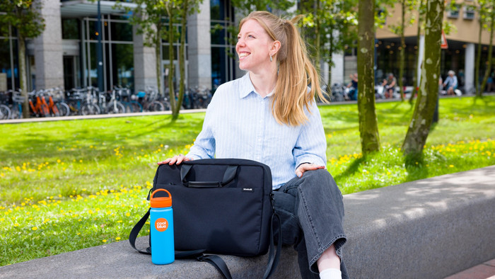 BlueBuilt Umhängetasche für 15- und 16-Zoll-Laptops produkt in gebrauch