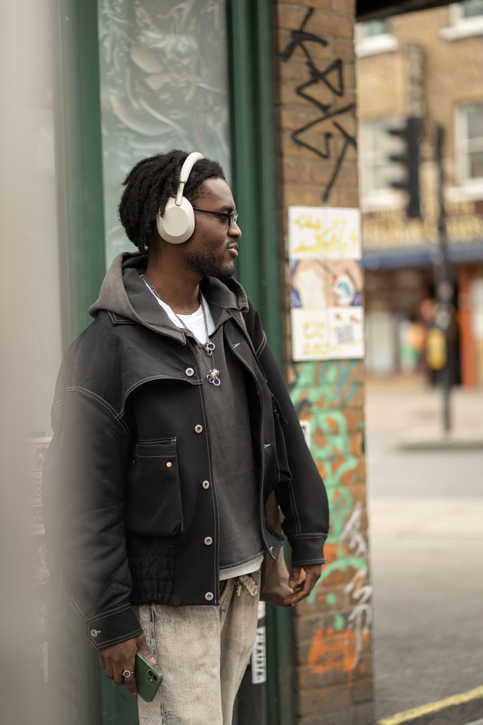 Sony WH-1000XM5 Doppelpack Silber produkt in gebrauch