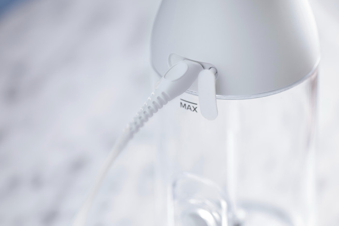 Philips Sonicare DiamondClean 9000 HX3886/41 + Power Flosser product in use