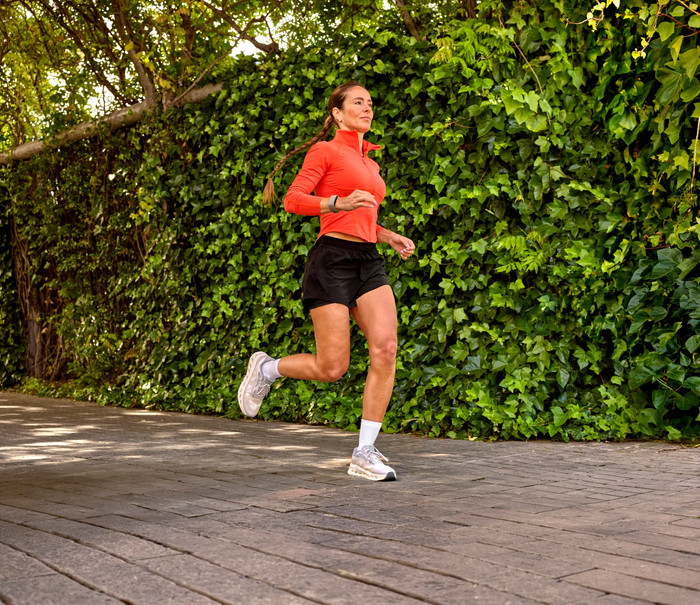 Garmin CIRQA Smart Band L/XL Grau produkt in gebrauch