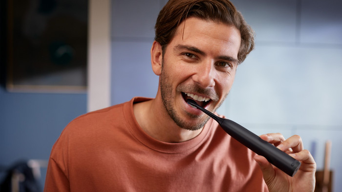 Philips Sonicare 5300 Series HX7101/02 Black product in use