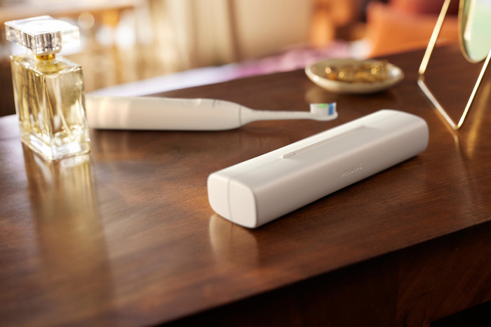 Philips Sonicare 5300 Series HX7108/02 White product in use