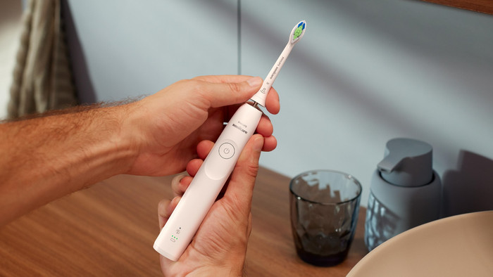 Philips Sonicare 5300 Series HX7108/02 White product in use