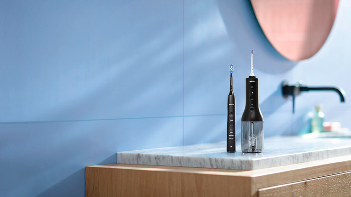 Philips Sonicare DiamondClean 9000 HX3886/43 + Power Flosser Black product in use