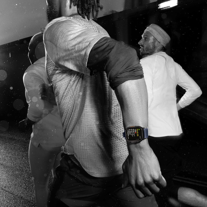 Apple Watch Ultra 2 4G 49 mm Schwarz Alpine Loop Grün M produkt in gebrauch