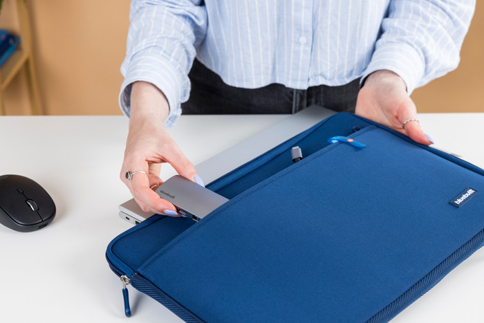 BlueBuilt Laptop Sleeve Width 31cm 13 inches M Blue product in use