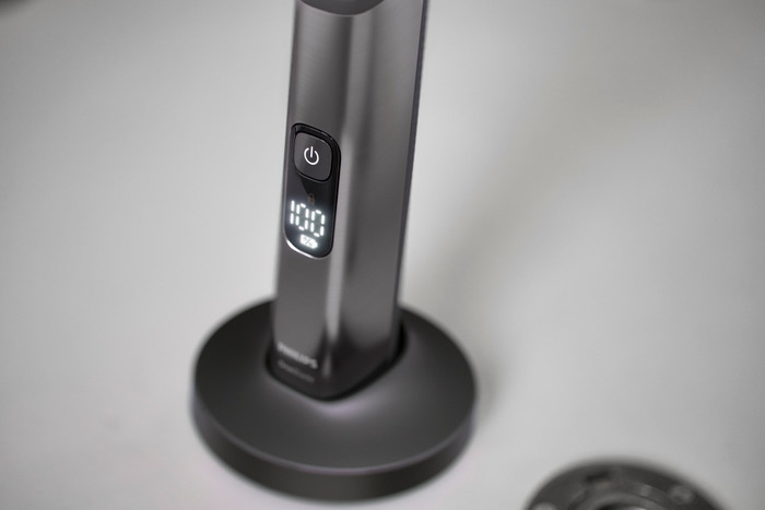 Philips OneBlade Pro 360 QP6652/30 Face & Body Chrome detail