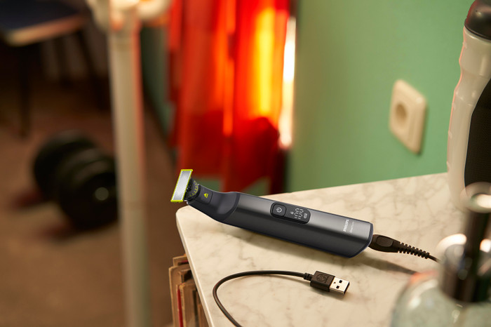 Philips OneBlade Pro 360 QP6652/30 Face & Body Chrome detail