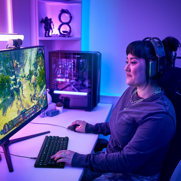 Logitech G515 TKL Gaming Keyboard QWERTZ product in use