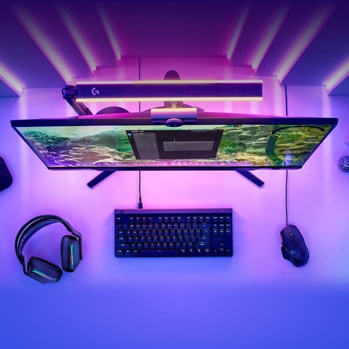 Logitech G515 TKL Gaming Keyboard QWERTZ product in use