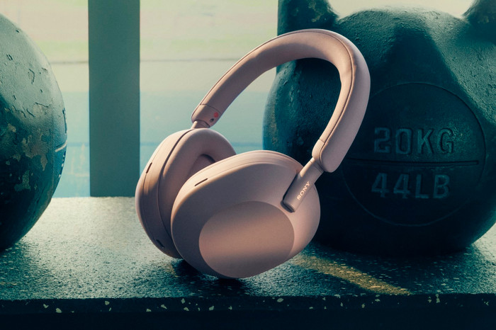 Sony WH-1000XM5 Doppelpack Rosa produkt in gebrauch