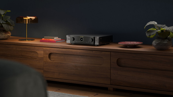 Marantz CINEMA 70s SERIES 2 Black product in use
