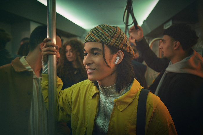 JBL Tune Flex 2 White product in use