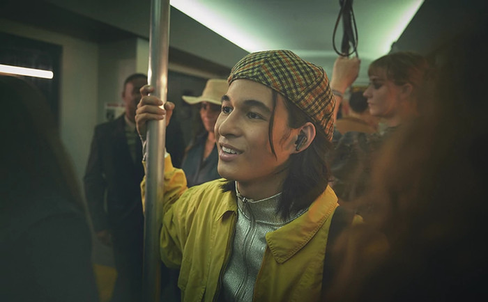 JBL Tune Beam 2 Black product in use