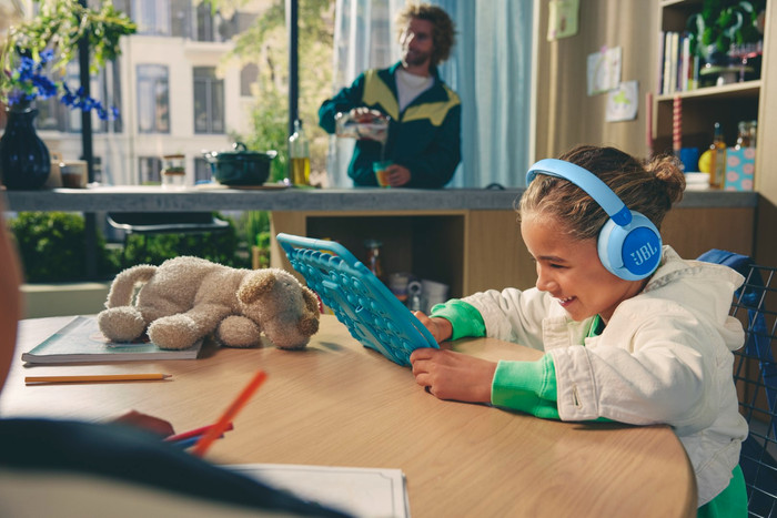 JBL JR470NC Blau produkt in gebrauch