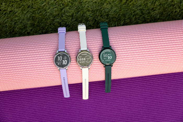 Garmin Lily 2 Active Gold product in use