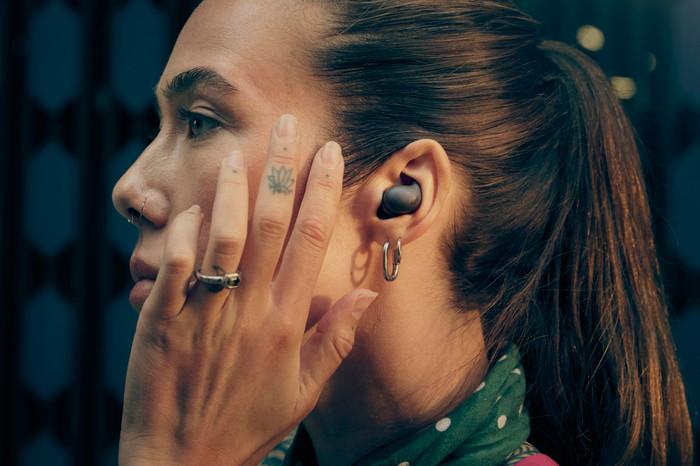 Sony LinkBuds Fit Schwarz produkt in gebrauch