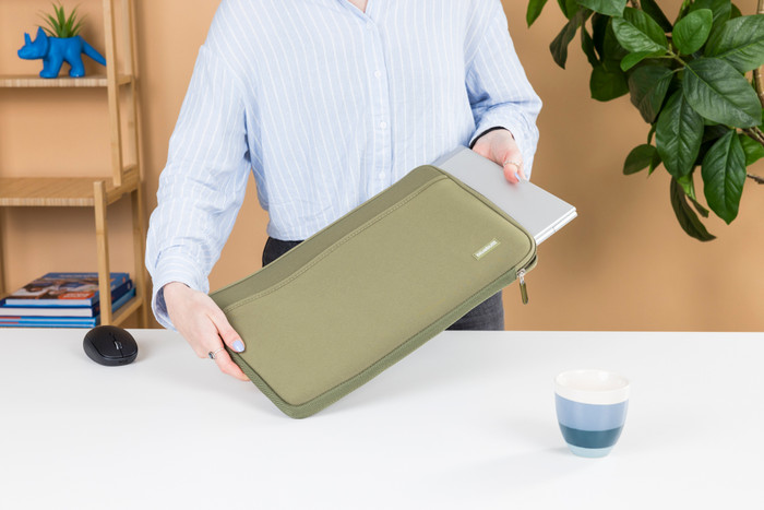 BlueBuilt Laptop Sleeve Width 37cm 15 - 16 inches M Green visual Coolblue 3