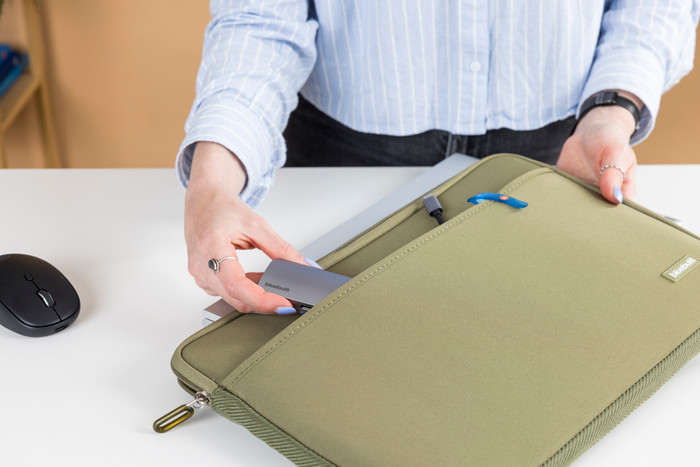 BlueBuilt Laptop Sleeve Width 37cm 15 - 16 inches M Green visual Coolblue 2