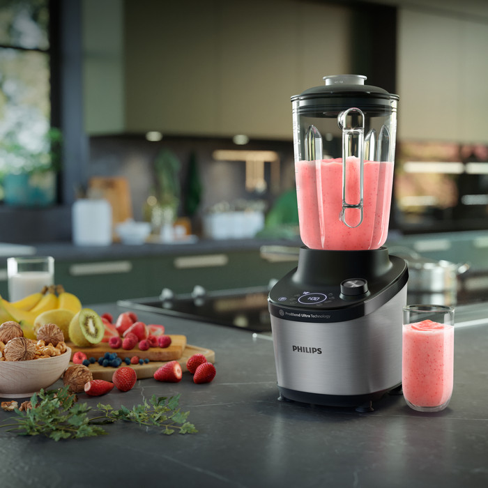 Philips 7000 Series High Speed Blender HR3760/00 product in use