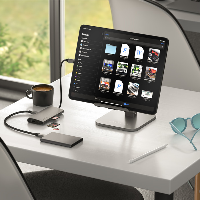 Satechi USB-C Multiport 8K Ethernet Adapter produkt in gebrauch