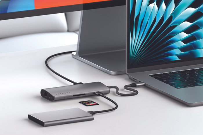 Satechi USB-C Multiport 8K Ethernet Adapter produkt in gebrauch