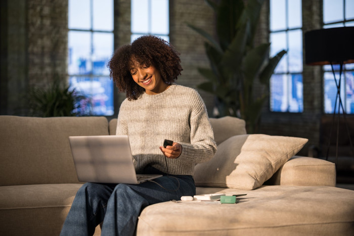 Trezor Safe 5 - Black Graphite produkt in gebrauch