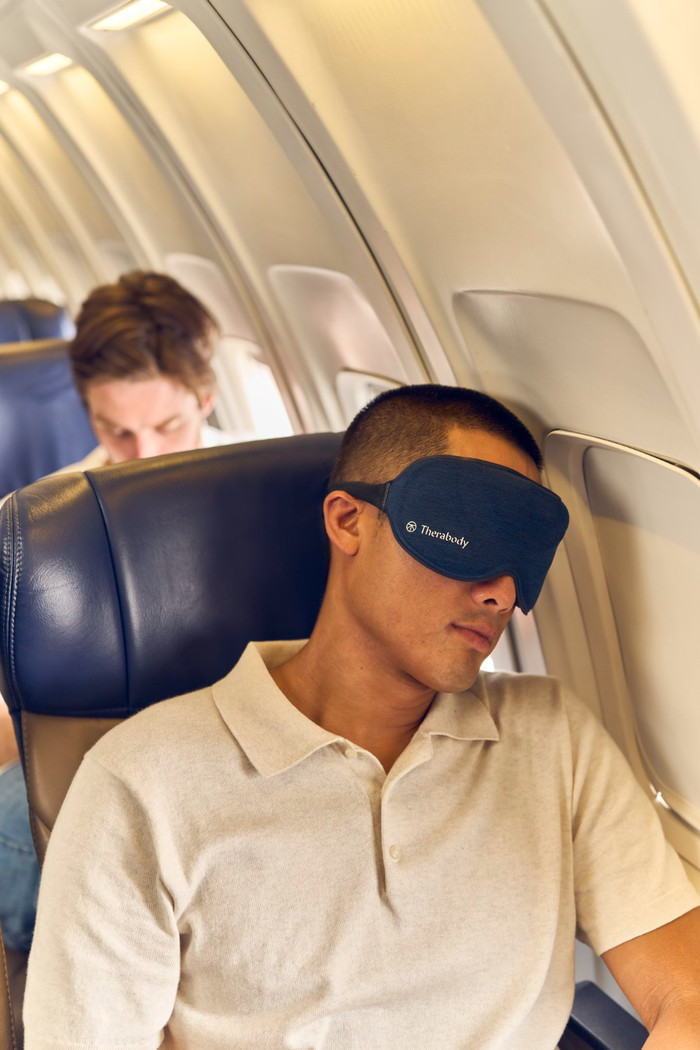Therabody Sleepmask produkt in gebrauch