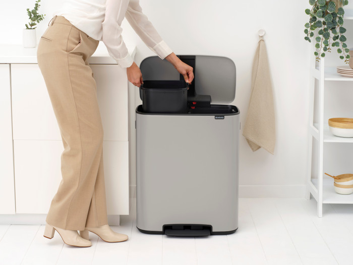 Brabantia Bo Treteimer 2 x 30 Liter Soft Grey produkt in gebrauch
